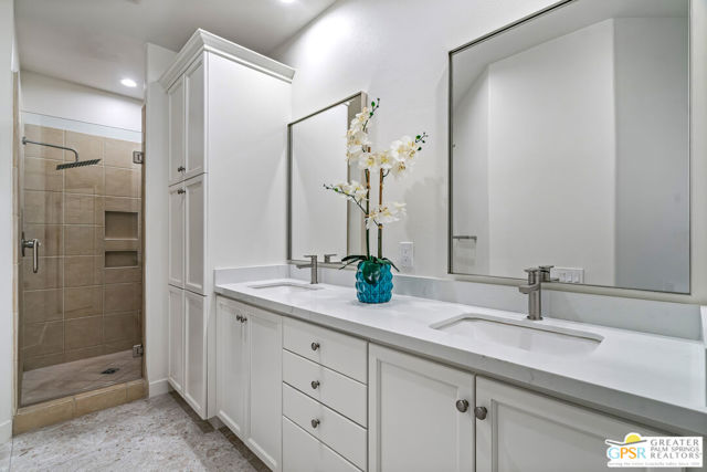 1426 Yermo Drive, Palm Springs CA: https://media.crmls.org/mediaz/25d6c8da-9cb9-4116-a0d3-f2b01aa78bac.jpg