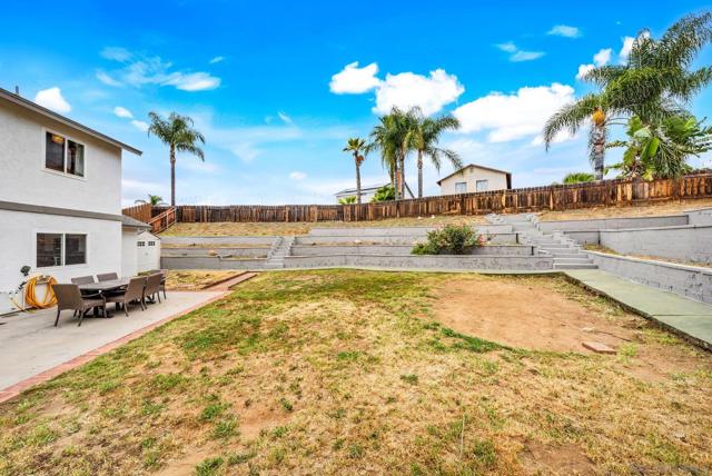 10424 Nubbin Ct, Santee CA: https://media.crmls.org/mediaz/25d829e5-ac3a-48e4-b2a4-e0221252354e.jpg