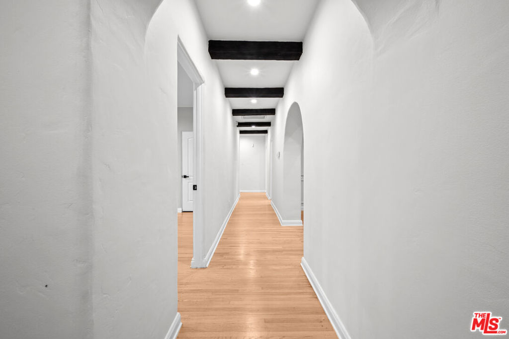 https://media.crmls.org/mediaz/25d8553e-8697-411f-b4d3-6d3bc0de68c9.jpg?preset=X-Large