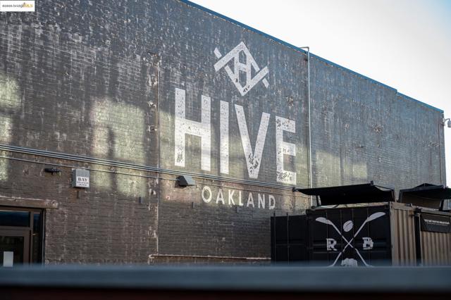 438 W Grand Ave, Oakland CA: https://media.crmls.org/mediaz/25d86cd4-f4ee-4d11-93c0-ddf16dd0012b.jpg