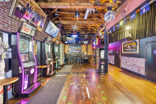 22519 Main St, Hayward CA: https://media.crmls.org/mediaz/25d8a51f-408d-417a-880f-f24f1ff3c902.jpg