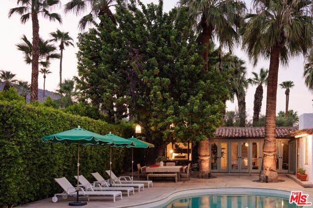 1907 S Mesa Drive, Palm Springs CA: https://media.crmls.org/mediaz/25d92460-ee83-40e4-b697-7072b6de82fe.jpg