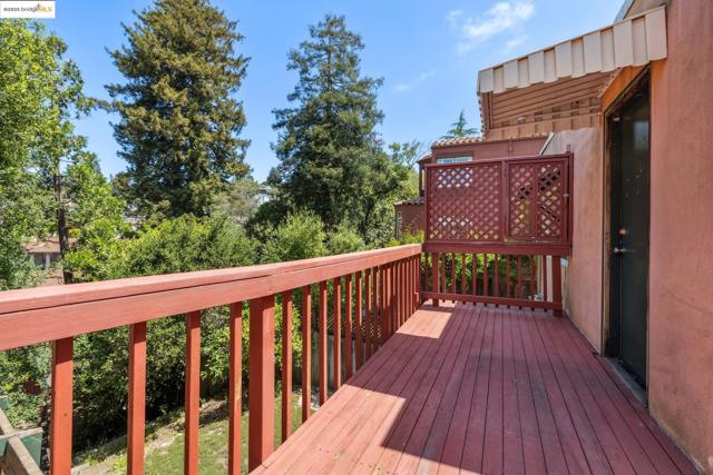 1675 Visalia Ave, Berkeley CA: https://media.crmls.org/mediaz/25d9bead-931d-493b-9bed-2e98bcea37ef.jpg