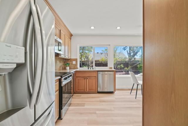 354 Port Royal Avenue, Foster City CA: https://media.crmls.org/mediaz/25d9de06-8164-420b-ae2a-2977c03f0e88.jpg