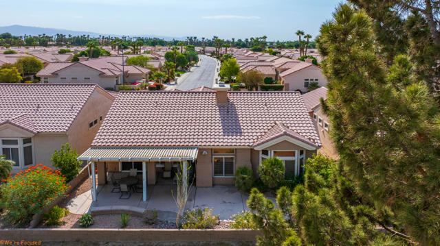 37953 Grand Oaks Avenue, Palm Desert CA: https://media.crmls.org/mediaz/25da1724-349b-4ec8-b71d-5a8c2ccbe2b7.jpg