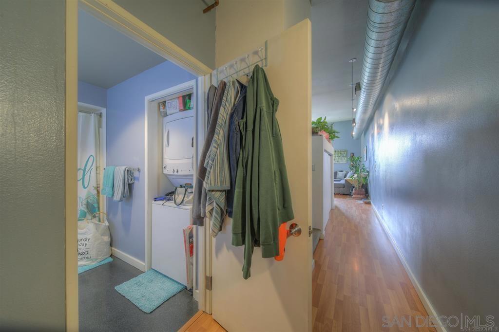 https://media.crmls.org/mediaz/25da559c-c86e-4548-ba24-92a9a2443442.jpg?preset=X-Large