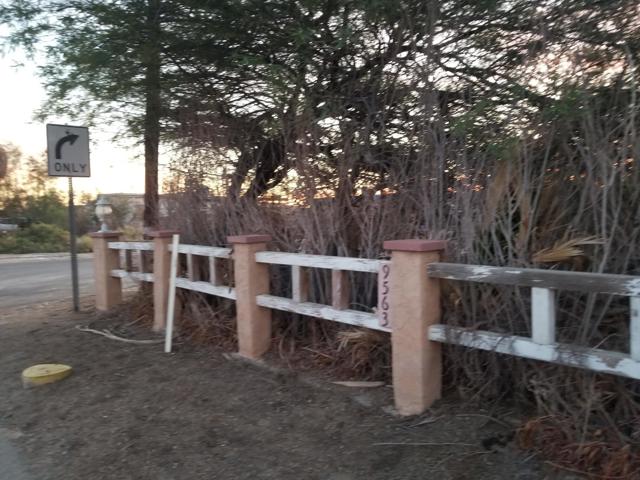 9563 &9561 Aisle Of Palms, Bombay Beach CA: https://media.crmls.org/mediaz/25da5a0a-a929-4125-bb5f-e6d07c7a6768.jpg