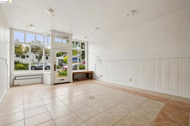 1718 Bancroft Way, Berkeley CA: https://media.crmls.org/mediaz/25dac741-9211-47cb-a0ca-d0a02a3edcd0.jpg