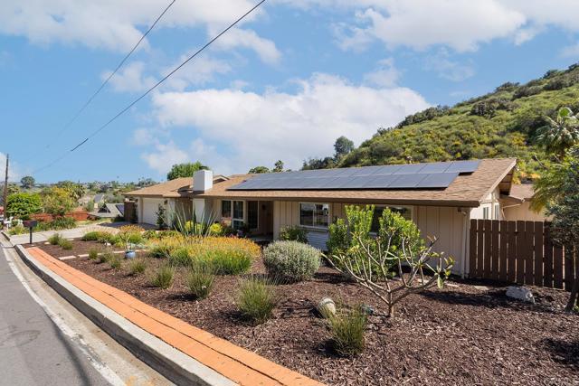 Detail Gallery Image 3 of 53 For 5627 Yerba Anita, San Diego,  CA 92115 - 4 Beds | 2 Baths