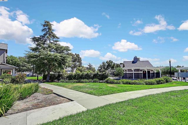 51 Bellington Cmn, Livermore CA: https://media.crmls.org/mediaz/25db7ca9-dfec-447e-96de-64f07e34f7fc.jpg