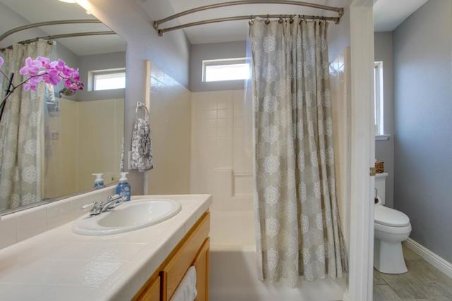 2171 Spruce Drive, Hollister CA: https://media.crmls.org/mediaz/25dbf6fc-2267-48f2-80e8-c60dea7cb212.jpg