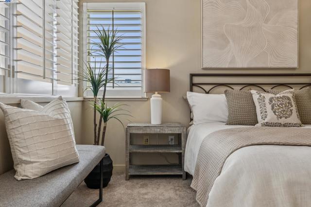 950 Harrison, San Francisco CA: https://media.crmls.org/mediaz/25dc18ce-e065-4433-a2d5-cd6f240f947c.jpg