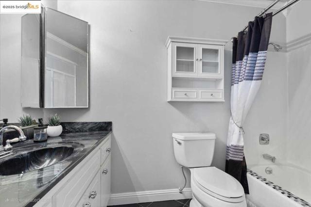 2362 Somerset Ave, Castro Valley CA: https://media.crmls.org/mediaz/25dc3af6-26a9-4787-9728-6e57cdbf4049.jpg