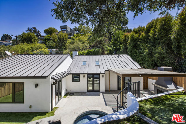 2425 Rinconia Drive, Los Angeles CA: https://media.crmls.org/mediaz/25dcd5ee-72f6-48d1-8ee9-b4563b0aa451.jpg