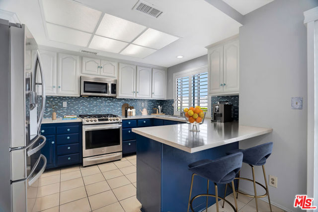7100 Balboa Boulevard, 703 photo 6