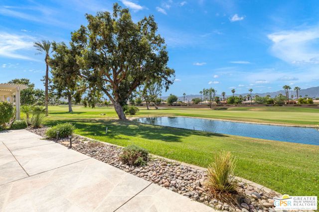 41387 Princeville Lane, Palm Desert CA: https://media.crmls.org/mediaz/25dce9af-0e10-4874-bebf-d961a593d1b4.jpg