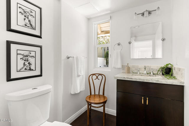 1601 El Rito Avenue, Glendale CA: https://media.crmls.org/mediaz/25dd2a13-baa1-4cf2-9453-c1cf38dab1da.jpg