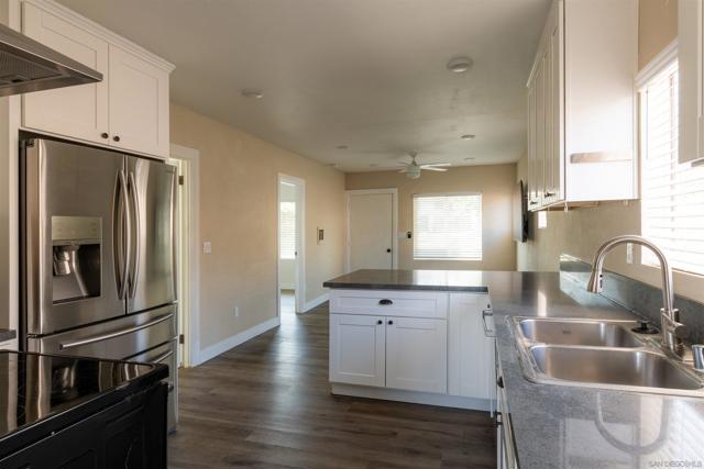 2948 50 Franklin Ave, San Diego CA: https://media.crmls.org/mediaz/25ddec3d-d864-44f6-a8ab-8875addf8ebe.jpg