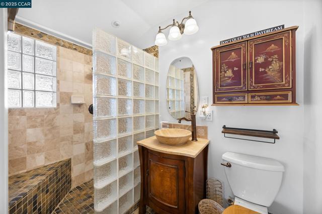 51 Gilrix Dr, Martinez CA: https://media.crmls.org/mediaz/25de66fe-5ec3-42ac-90ab-81ab8861e892.jpg