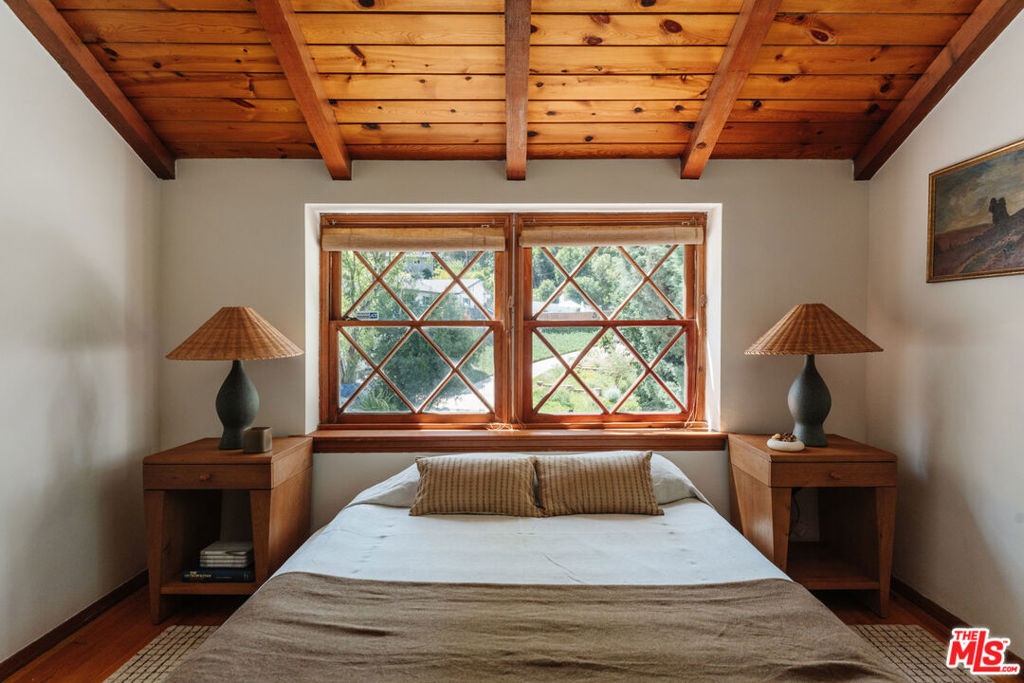 https://media.crmls.org/mediaz/25dfde2c-ba29-480f-9423-01fde9d38b12.jpg?preset=X-Large