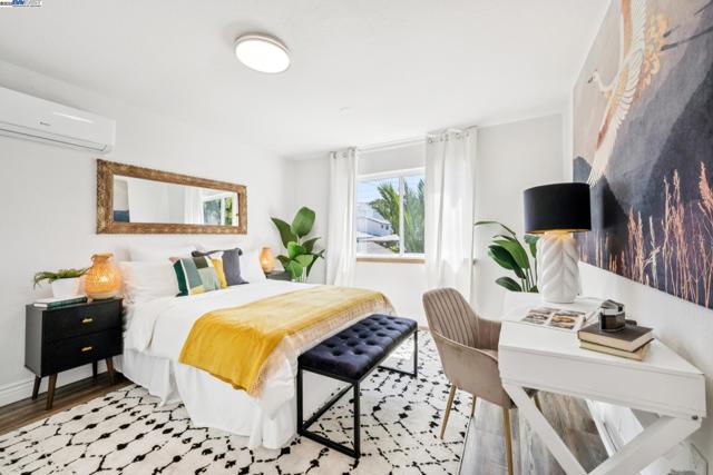2449 26TH AVENUE, Oakland CA: https://media.crmls.org/mediaz/25dfde7e-2d20-49df-b20c-f68fbfb6eb23.jpg