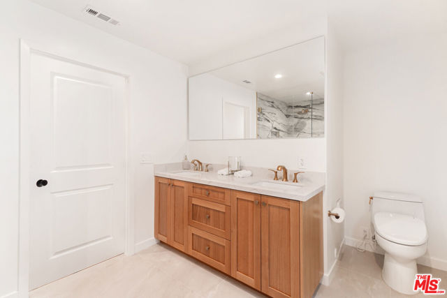 5433 Tampa Avenue, Tarzana CA: https://media.crmls.org/mediaz/25e04ecf-011f-48e0-86c6-b21250938364.jpg
