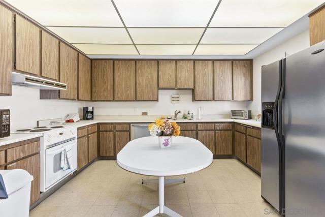 4469 Albatross Way, Oceanside CA: https://media.crmls.org/mediaz/25e05225-bebe-4121-b04c-ce176fe00bd6.jpg