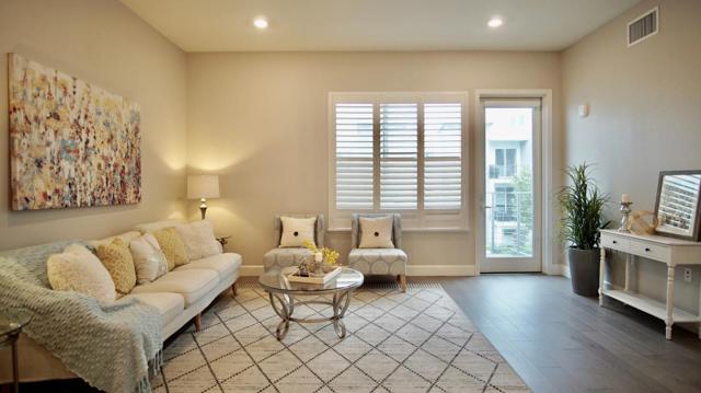 338 Llano De Los Robles Avenue, San Jose CA: https://media.crmls.org/mediaz/25e06371-592a-4f46-a7a3-110bb985937f.jpg