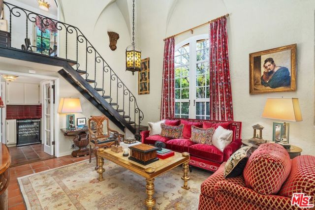 434 S Muirfield Road, Los Angeles CA: https://media.crmls.org/mediaz/25e083f7-7fbd-40e9-aabd-63a427e2e42c.jpg