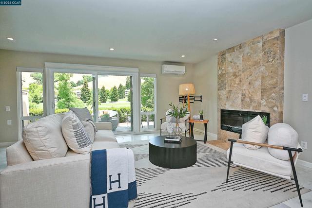 3434 Tice Creek Dr, Walnut Creek CA: https://media.crmls.org/mediaz/25e0872b-bd51-4ff5-b9a1-bd167f31bcae.jpg