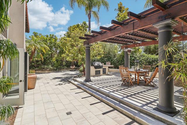 4961 Concannon Ct, San Diego CA: https://media.crmls.org/mediaz/25e0998e-7b0a-4159-bd5f-db95b5c54e25.jpg