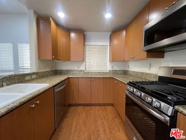 15024 Magnolia Boulevard, Sherman Oaks CA: https://media.crmls.org/mediaz/25e0a4fd-ea22-415f-baac-376d3f354f00.jpg
