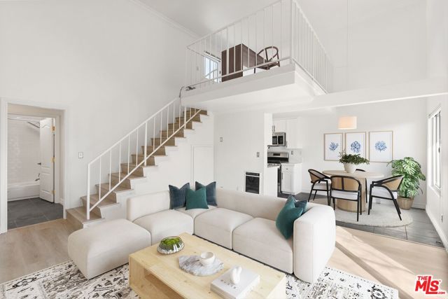 1125 Pico Boulevard, Santa Monica CA: https://media.crmls.org/mediaz/25e0e8e5-1f2f-427e-bd60-f837286c18a6.jpg