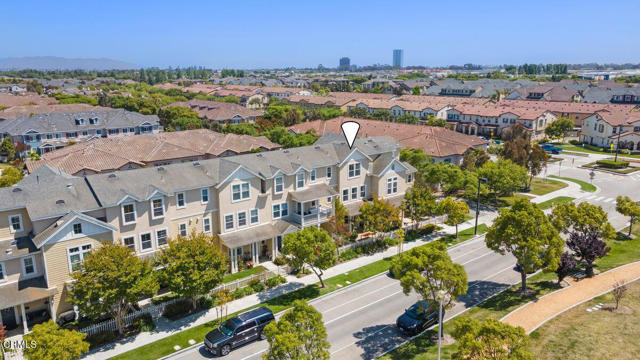 3102 N Oxnard Boulevard, Oxnard CA: https://media.crmls.org/mediaz/25e10636-23e2-486c-9b6b-33277a2f97a2.jpg