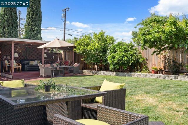 2401 Casa Way, Walnut Creek CA: https://media.crmls.org/mediaz/25e1616b-2542-48b0-bd8f-7be83b88d1e3.jpg