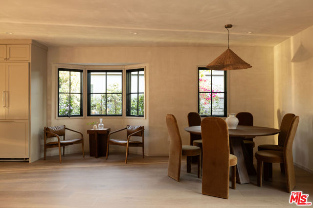 7907 Croydon Avenue, Los Angeles CA: https://media.crmls.org/mediaz/25e1a9dd-ee96-4b50-b138-9d6186e89b35.jpg