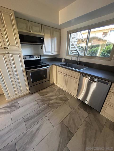 6808 Hyde Park Drive, San Diego CA: https://media.crmls.org/mediaz/25e29f07-0a7d-4a65-ab05-97f08b820541.jpg