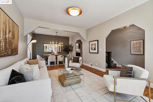 4015 Rhoda Ave, Oakland CA: https://media.crmls.org/mediaz/25e2a9b1-ea1c-4607-8d5f-0d0bc8e924fd.jpg