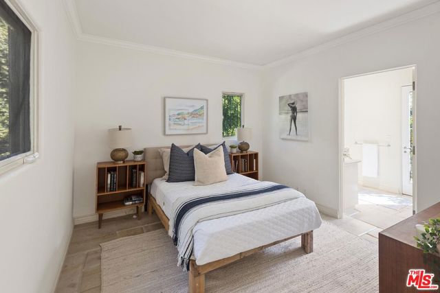 1549 Lindacrest Drive, Beverly Hills CA: https://media.crmls.org/mediaz/25e2cb7f-605c-47e0-8aa1-ef233788ca5a.jpg