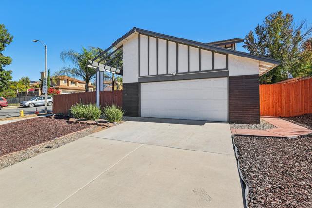 Detail Gallery Image 2 of 34 For 1110 Gaucho Pl, Escondido,  CA 92029 - 3 Beds | 2/1 Baths