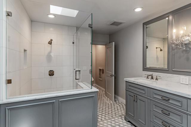 410 Sand Hill Circle, Menlo Park CA: https://media.crmls.org/mediaz/25e2f030-578b-4509-8c39-8a3204bc8f08.jpg