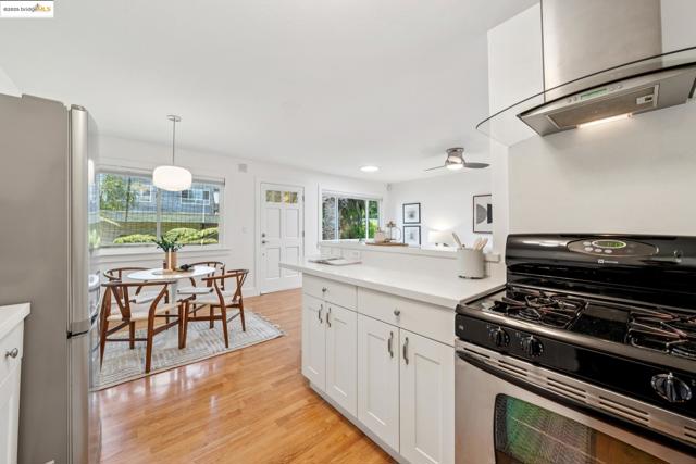 2028 Damuth St, Oakland CA: https://media.crmls.org/mediaz/25e31092-3035-437c-8bc9-b55b6cd7cd72.jpg