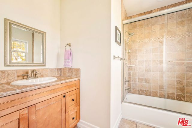 3942 Glenridge Drive, Sherman Oaks CA: https://media.crmls.org/mediaz/25e36f82-febf-4d64-a653-143392aad258.jpg