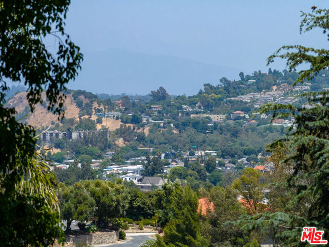 353 Mavis Drive, Los Angeles CA: https://media.crmls.org/mediaz/25e3746e-6bf3-46e9-abca-7f516a1c3a72.jpg