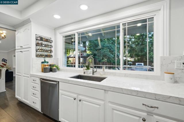 235 Saint Paul Dr, Alamo CA: https://media.crmls.org/mediaz/25e3a682-1a6c-4df4-a9ad-0c7dbc565e94.jpg
