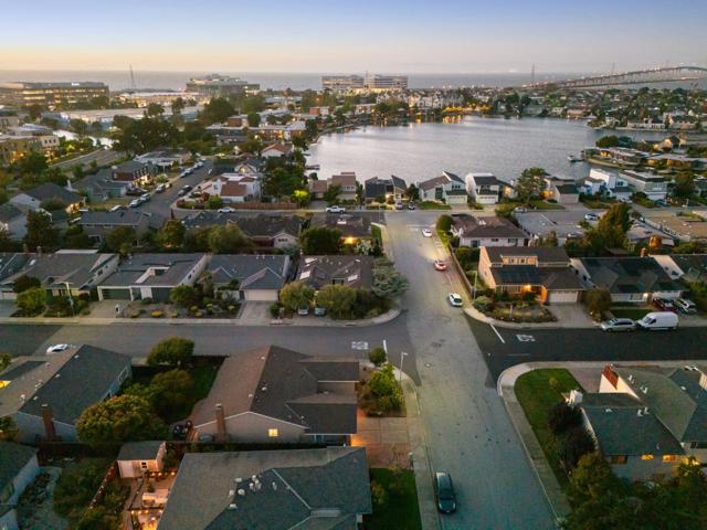 626 Harvester Drive, Foster City CA: https://media.crmls.org/mediaz/25e3ca87-04a1-4927-a3d4-4a96d8e939fc.jpg