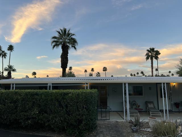 257 Del Mar, Palm Springs CA: https://media.crmls.org/mediaz/25e49c14-4e70-4409-9758-b62c256c3851.jpg