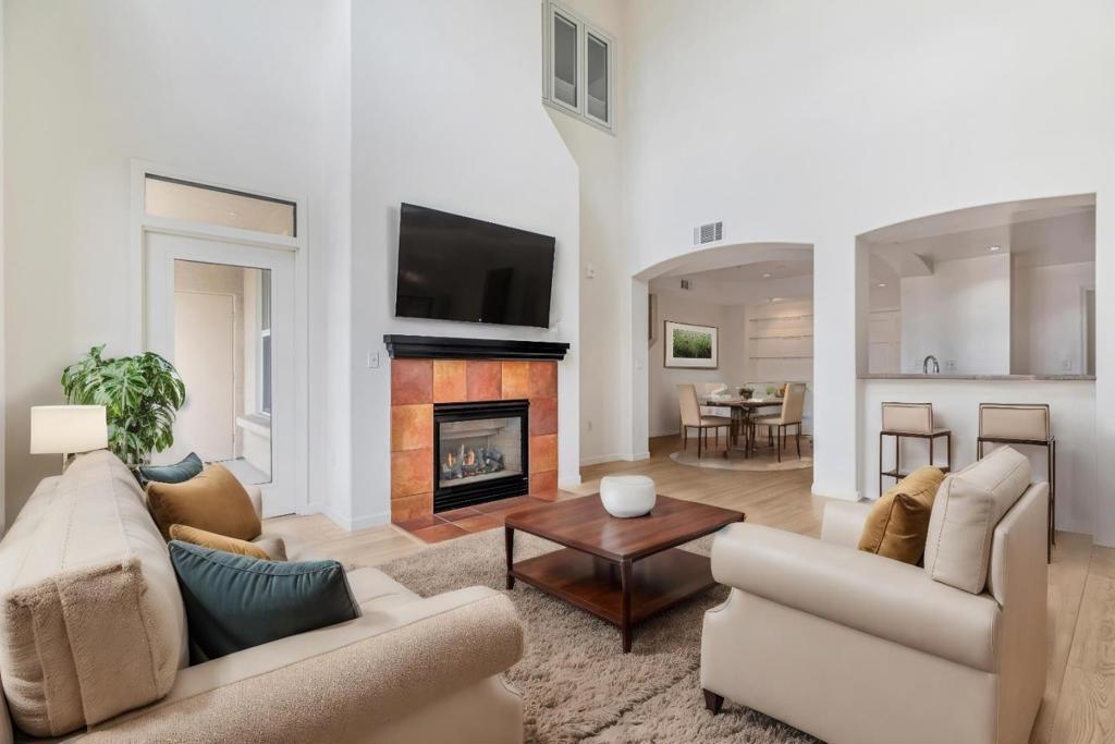 30 E Julian Street #301