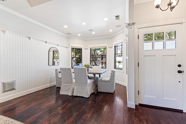 4463 Pleasanton Ave, Pleasanton CA: https://media.crmls.org/mediaz/25e56955-a23e-4e04-a936-9386ed28fbad.jpg