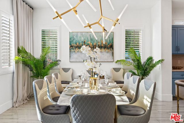 1083 E Circulo San Sorrento Road, Palm Springs CA: https://media.crmls.org/mediaz/25e59c05-ba36-4332-ba1d-c02d6a58ce12.jpg